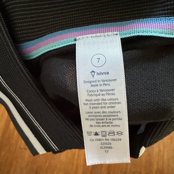 Lululemon Ivivva Girls Black We Run The Green Polo Short Sleeve Top Shirt Sz 7 - Picture 9 of 10